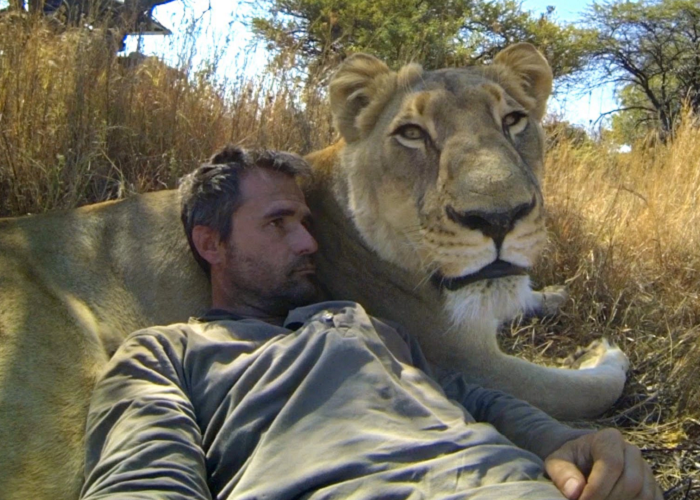 Watch How This Man Plays Around With Wild Animals