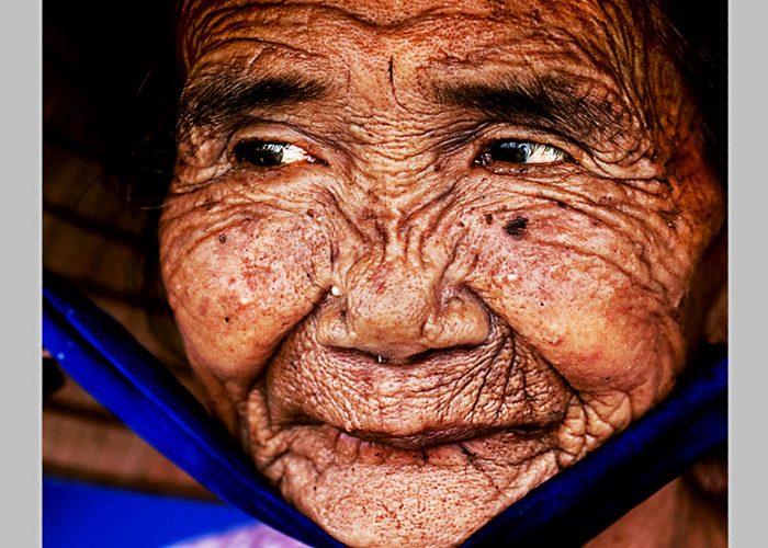 See How This Very OLD Lady Made YOUNG And BEAUTIFUL