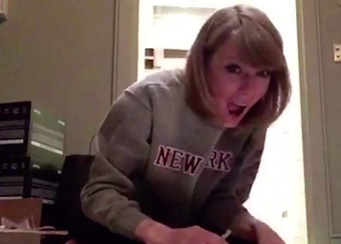Taylor Swift Surprises Her Fans With Christmas Presents