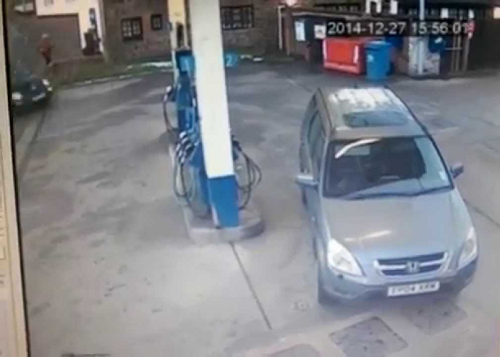 This Lady Is Confused Which Side Her Petrol Cap Is On For Multiple Times