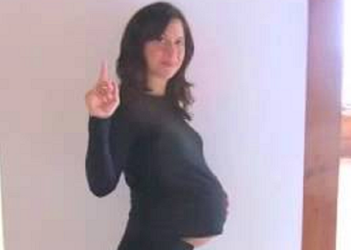 This Pregnant Lady Takes A Photo Every Day For 9 Months