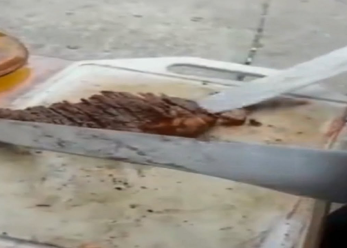This Guy Has Unbelievable Skills In Cutting Steak