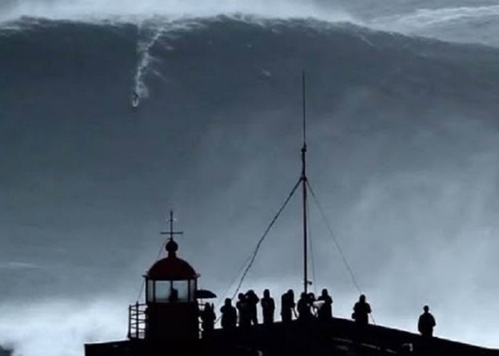Look At The Biggest Wave In The World Surfed 100ft