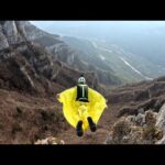 This Wingsuit Flight Through the Italian Mountains Gets Insanely Close This Wingsuit Flight Through the Italian Mountains Gets Insanely Close