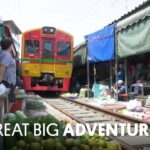 This Train Runs Straight Through This Crowded Market in Thailand This Train Runs Straight Through This Crowded Market in Thailand